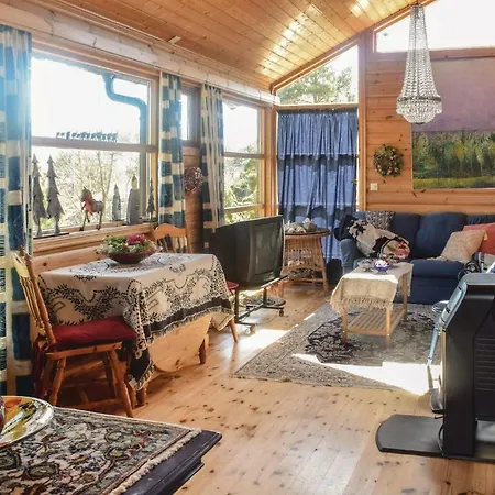 Two Bedroom Holiday In Vesteroy Tatil Evi Skjaerhalden